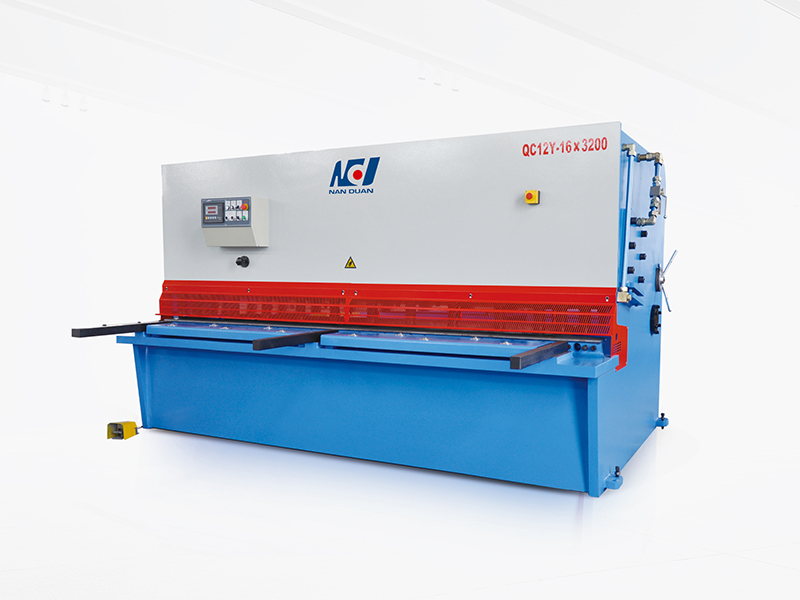 QC12Y  Hydraulic Swing Beam Shear